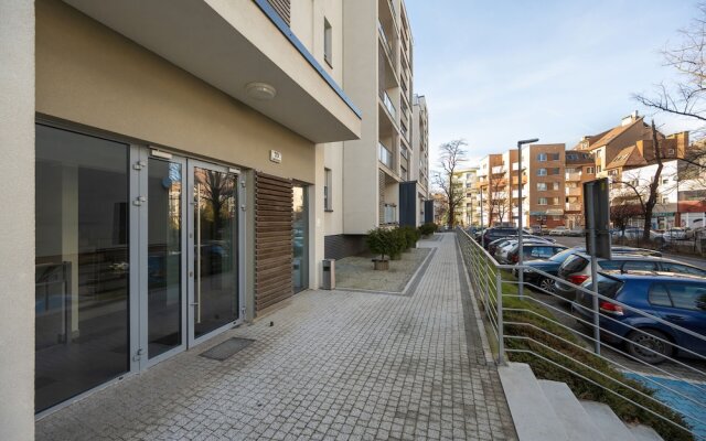 Modern Apartment in Wroclaw by Renters