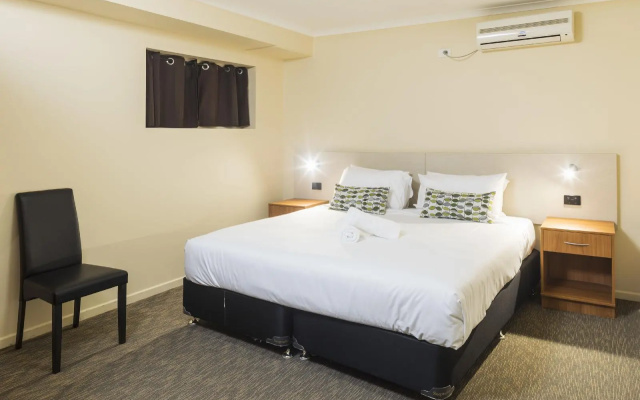 Nightcap at Balaclava Hotel – Guest Rooms – Cairns