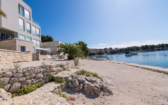 Livingstone Beach House