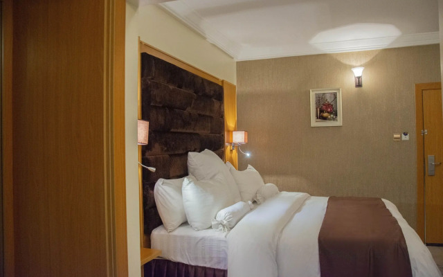 Sparklyn Hotels & Suites