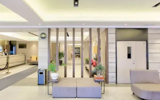 Homeinn Plus Hotel (Dunhua Railway Station)
