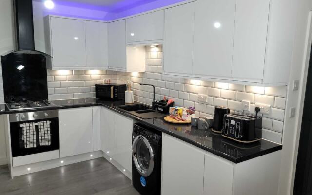 Stunning 2-bed Apartment in Manchester Built 2023