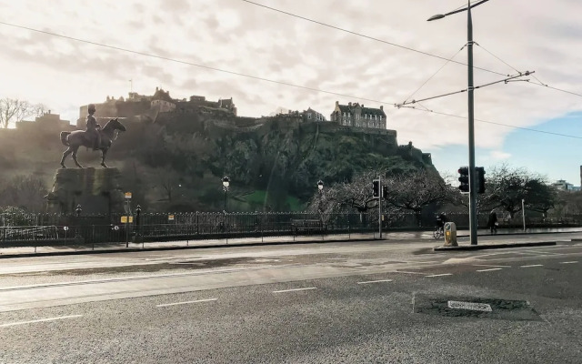 Peaceful City Retreat in Edinburgh's Heart