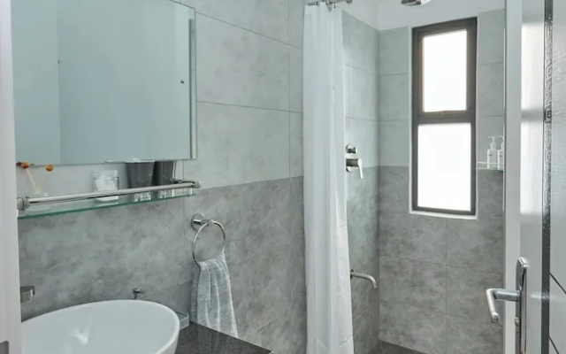Sunset Escape Apartment Modern & Spacious Two Bedroom in Tatu City