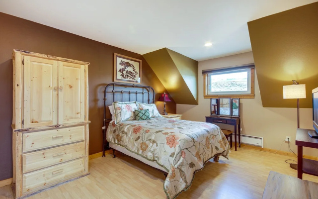 Montana Vacation Rental: 32 Mi to Yellowstone!