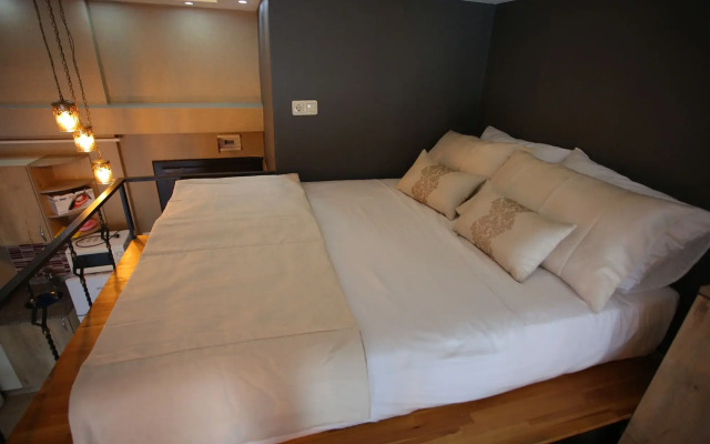 Artist Rooms Suites