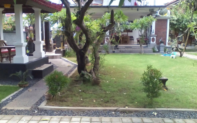 Puri Mandhara Lovina