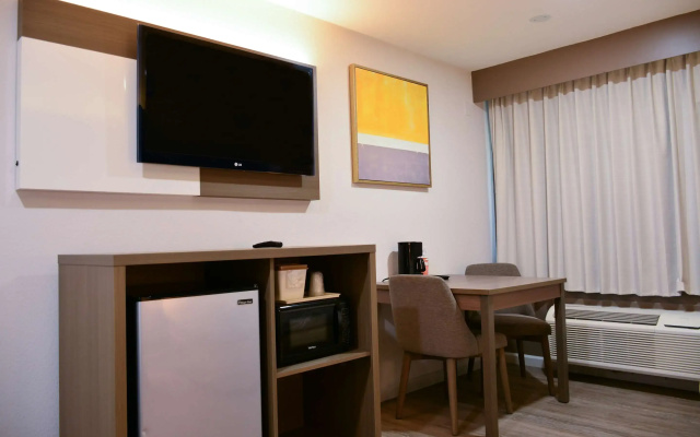 Comfort Inn & Suites Moreno Valley near March Air Reserve Base