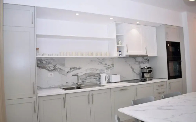 White Moon Apartments