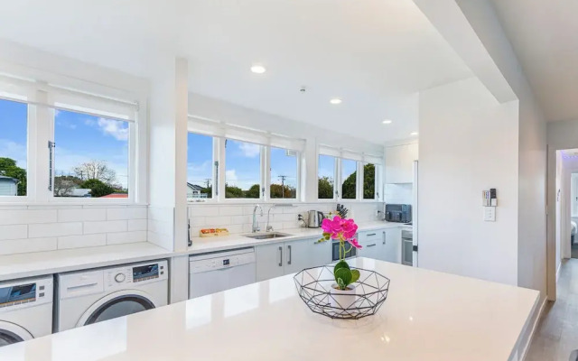 Freshly Renovated 3Br Ellerslie Home