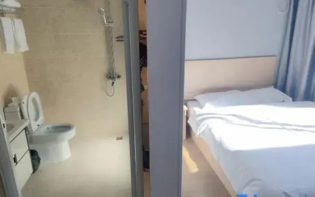 Huadu Express Hotel (Feixi Normal School Greenbelt Metro)