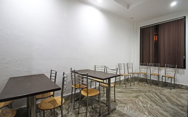 OYO 5093 Hotel Broadway