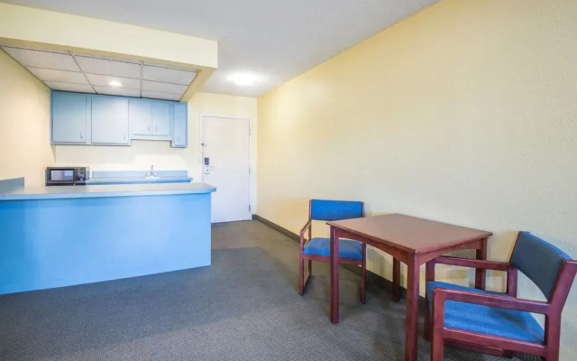 Days Inn By Wyndham Milan Sandusky South