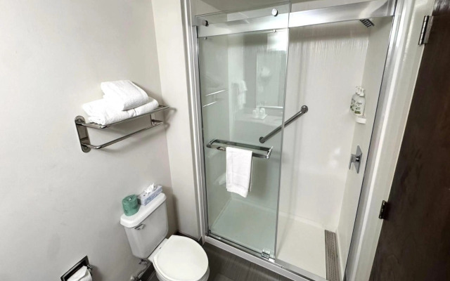 Holiday Inn Express & Suites Lexington W - Versailles by IHG