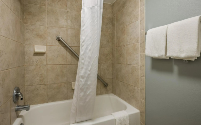 MainStay Suites Savannah Midtown