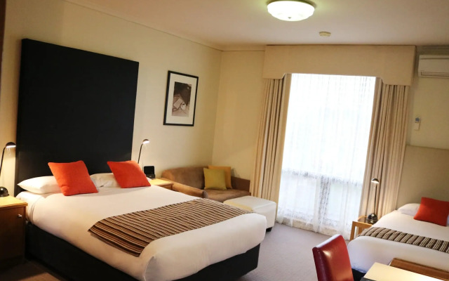 Sovereign Park Motor Inn