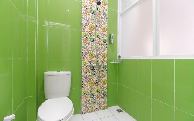 RedDoorz Plus near Stasiun Bekasi