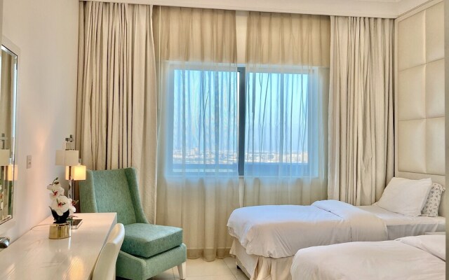 SuperHost - High-rise Chic Apt With Incredible Skyline Views