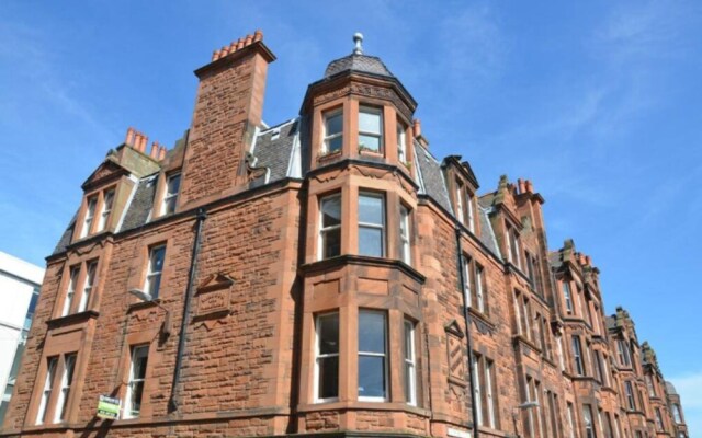 Traditional 2 Bedroom Flat With Views of Portobello Beach