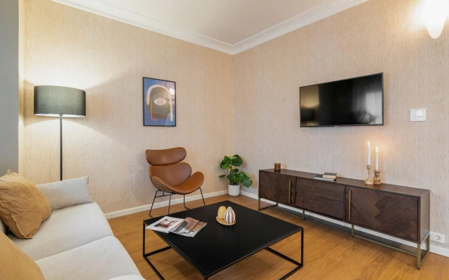 Rafael Apartment by Olala Homes