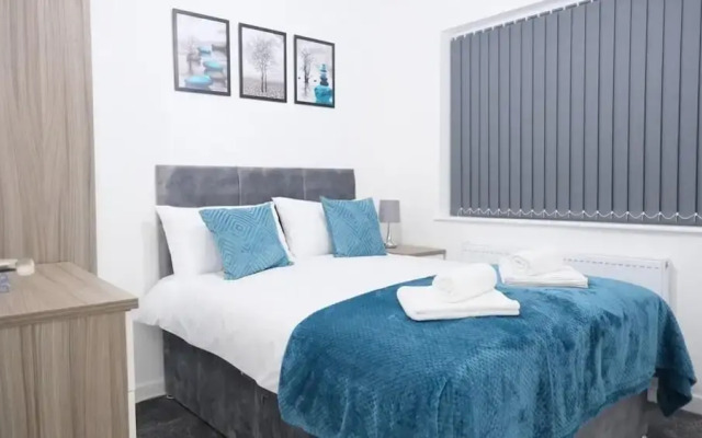 Manchester - 3 Bedroom House - Sleeps 5 - Etihcity