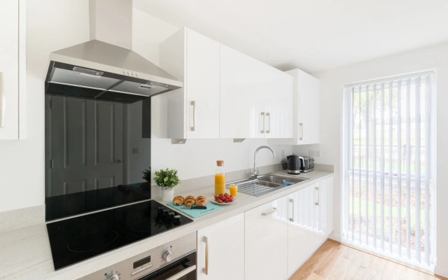 Sherlock Modern Home by Svelte Living