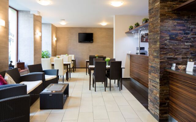 Hotel Cyro