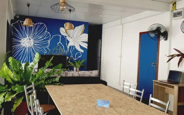 Blue Melon Cafe & Hostel