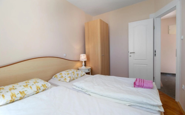 Nice Apartment in Dramalj With Wifi and 2 Bedrooms