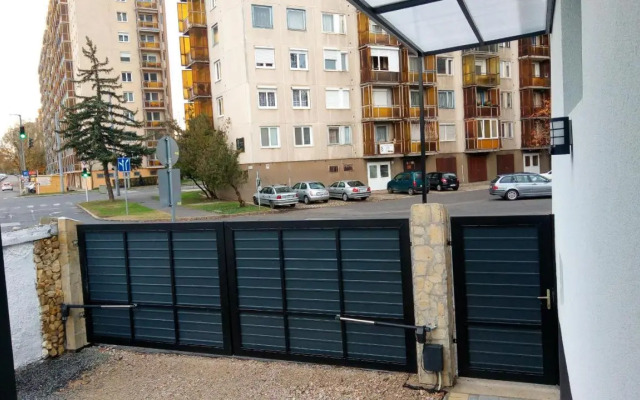 Loli Apartman