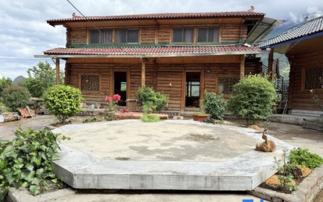 Golden Dream Maker Homestay at Haba Snow Mountain