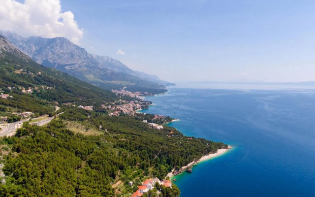 Apartments by the sea Brela, Makarska - 18356