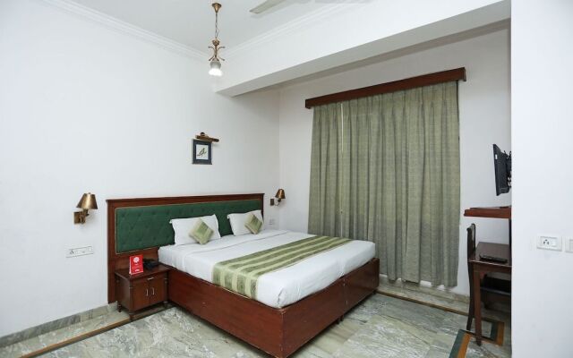 OYO 8178 Hotel Saket
