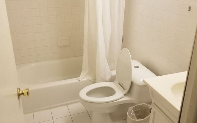 Tomac Motor Inn