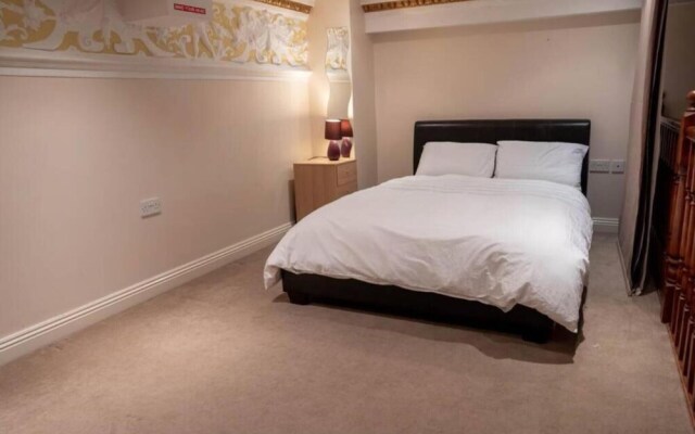 3-bed Apartment 5 Mins Walk to Boscombe Beach