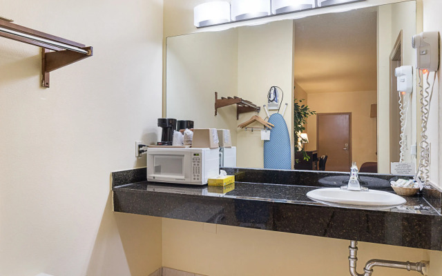 Lone Star Inn & Suites