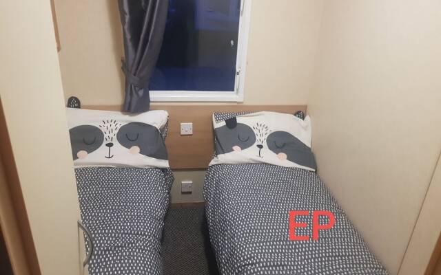 Lovely 3-bed Caravan in Towyn