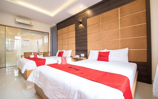 RedDoorz Plus near HIECC Tan Binh 2