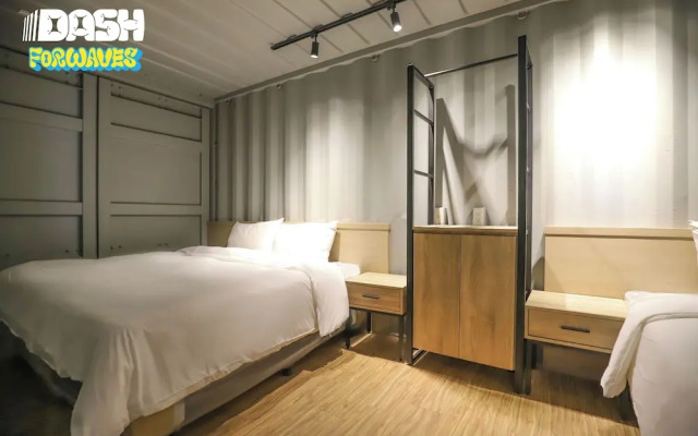 Dash Forwaves Hotel