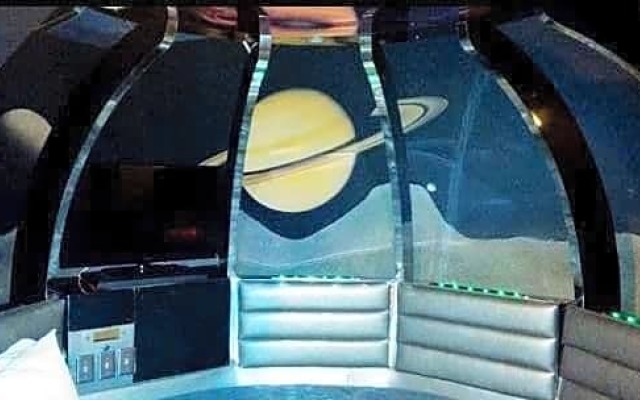 Red Carpet Inn & FantaSuite Hotel