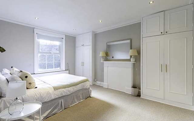 Contemporary and Spacious Kensington Home