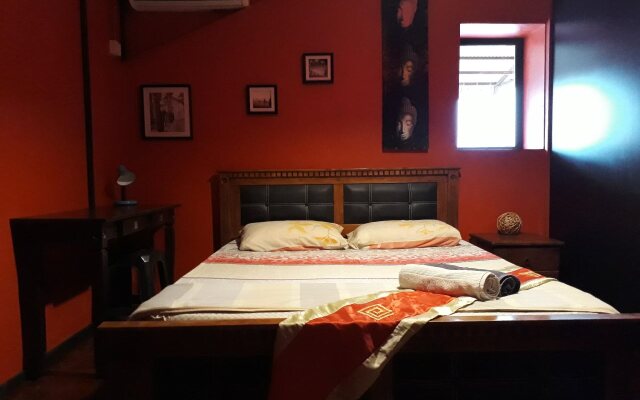 Threehouse Bed & Breakfast - Hostel