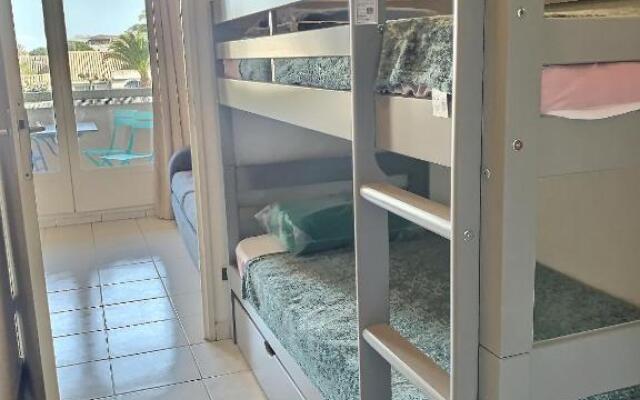 Studio cabine pour 4 personnes avec piscine commune