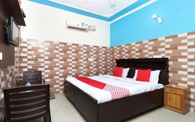 OYO 7671 Spark Inn