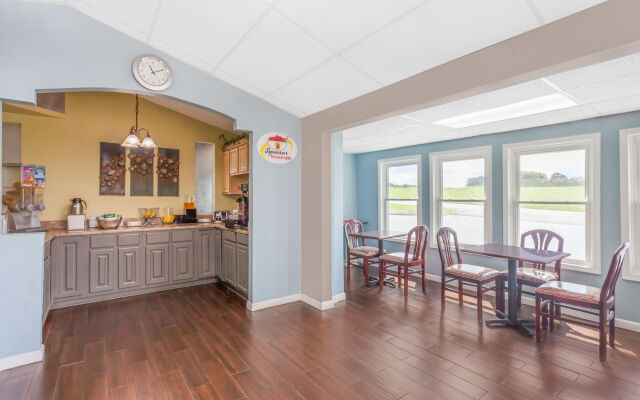 Lake View Inn & Suites