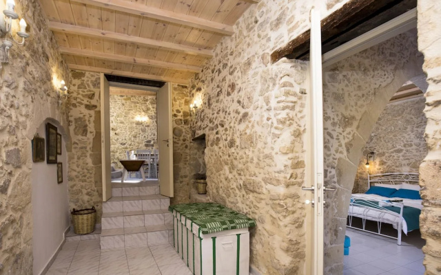 Trigono Holiday House