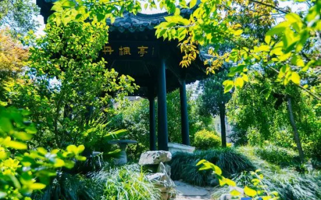 Yangzhou Slender West Lake Wisteria Hotel