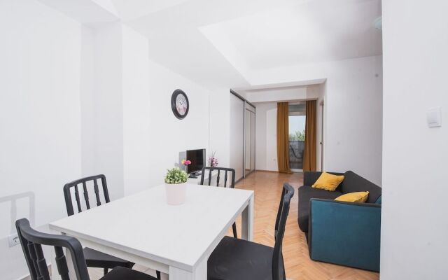 Apartments by the Sea Semy