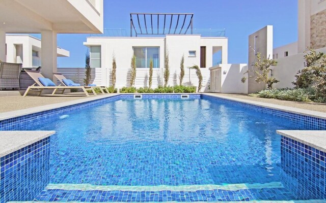 Nova Paralimni in Paralimni