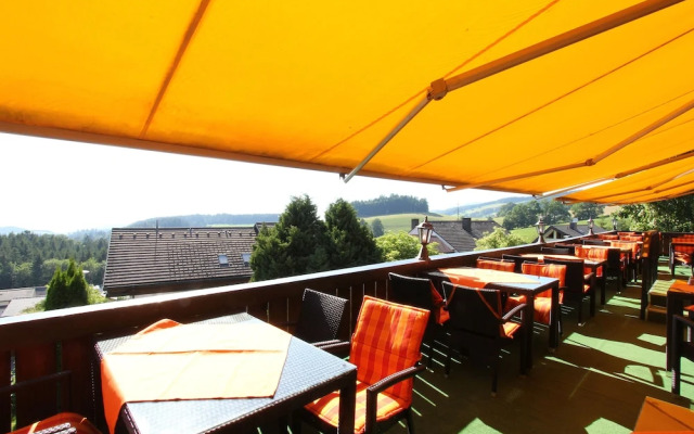 Hotel Löwen  by Mastiff